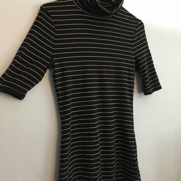 💕Navy & White Striped 3/4 Turtleneck Top - Picture 3 of 7
